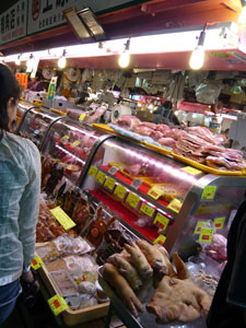 ブタさんの顔の皮の燻製もありました